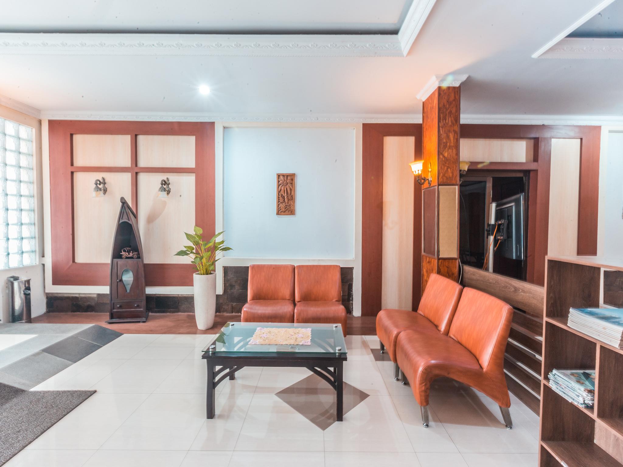 ג'קרטה Oyo 1667 Wisma Lux Barkah מראה חיצוני תמונה