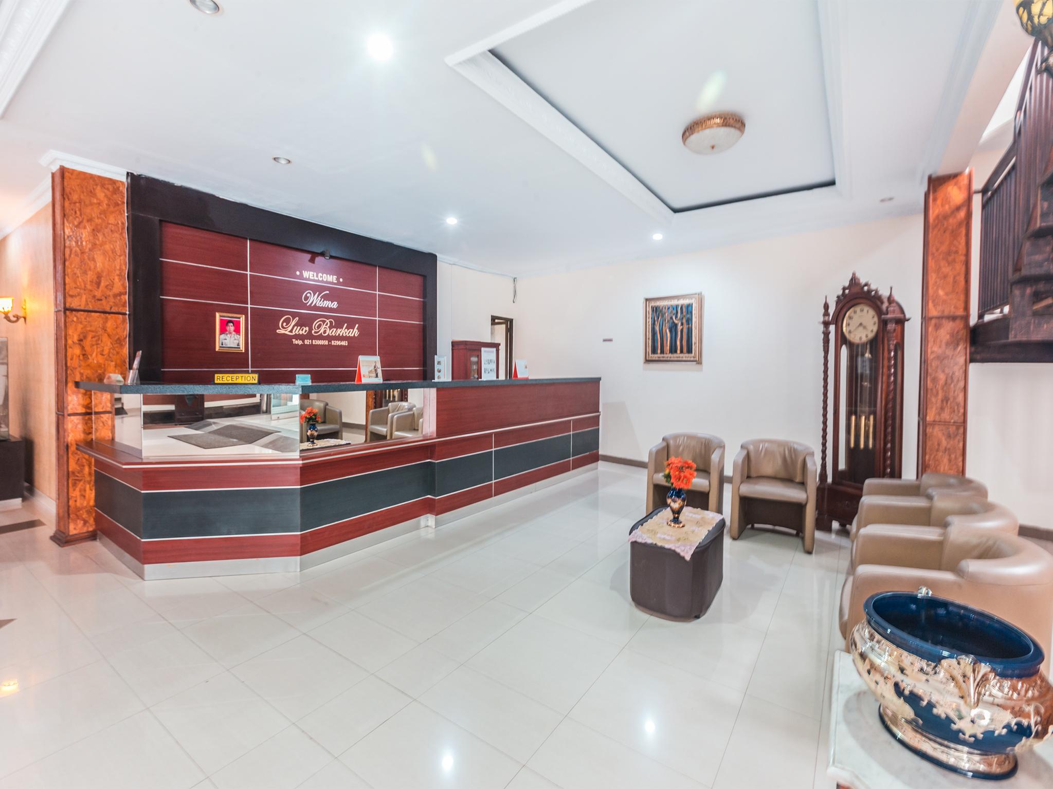 ג'קרטה Oyo 1667 Wisma Lux Barkah מראה חיצוני תמונה