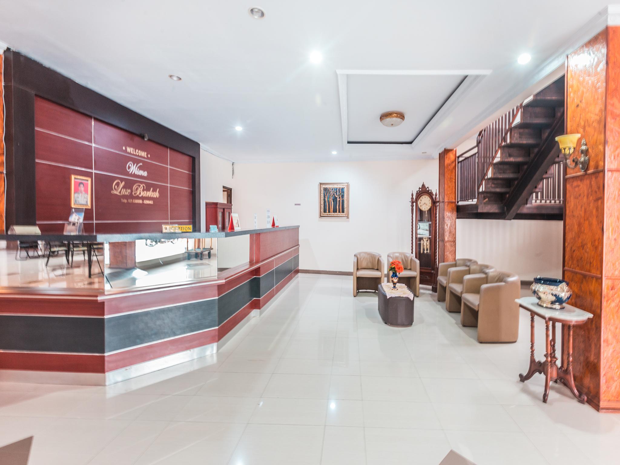 ג'קרטה Oyo 1667 Wisma Lux Barkah מראה חיצוני תמונה