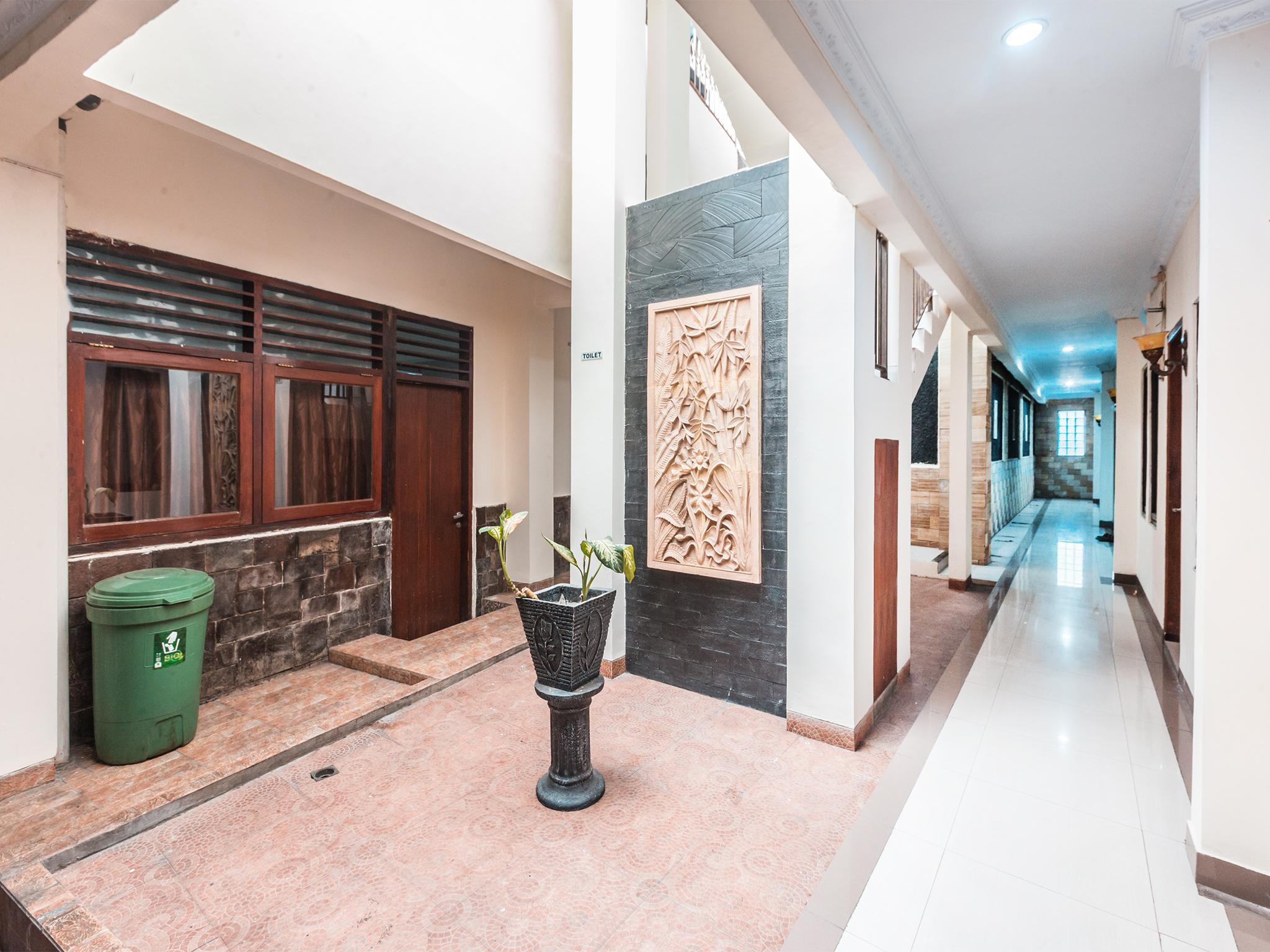 ג'קרטה Oyo 1667 Wisma Lux Barkah מראה חיצוני תמונה