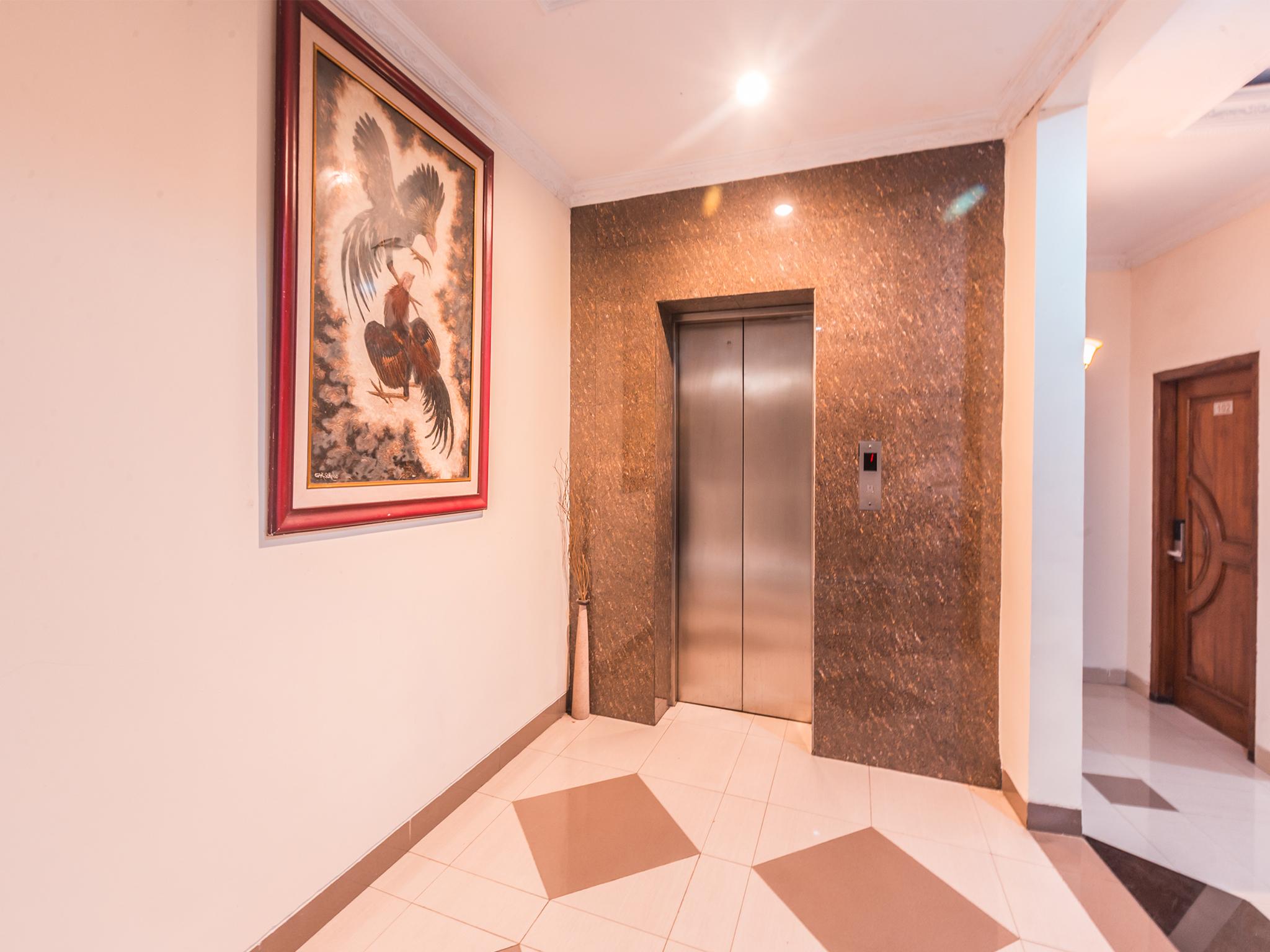 ג'קרטה Oyo 1667 Wisma Lux Barkah מראה חיצוני תמונה